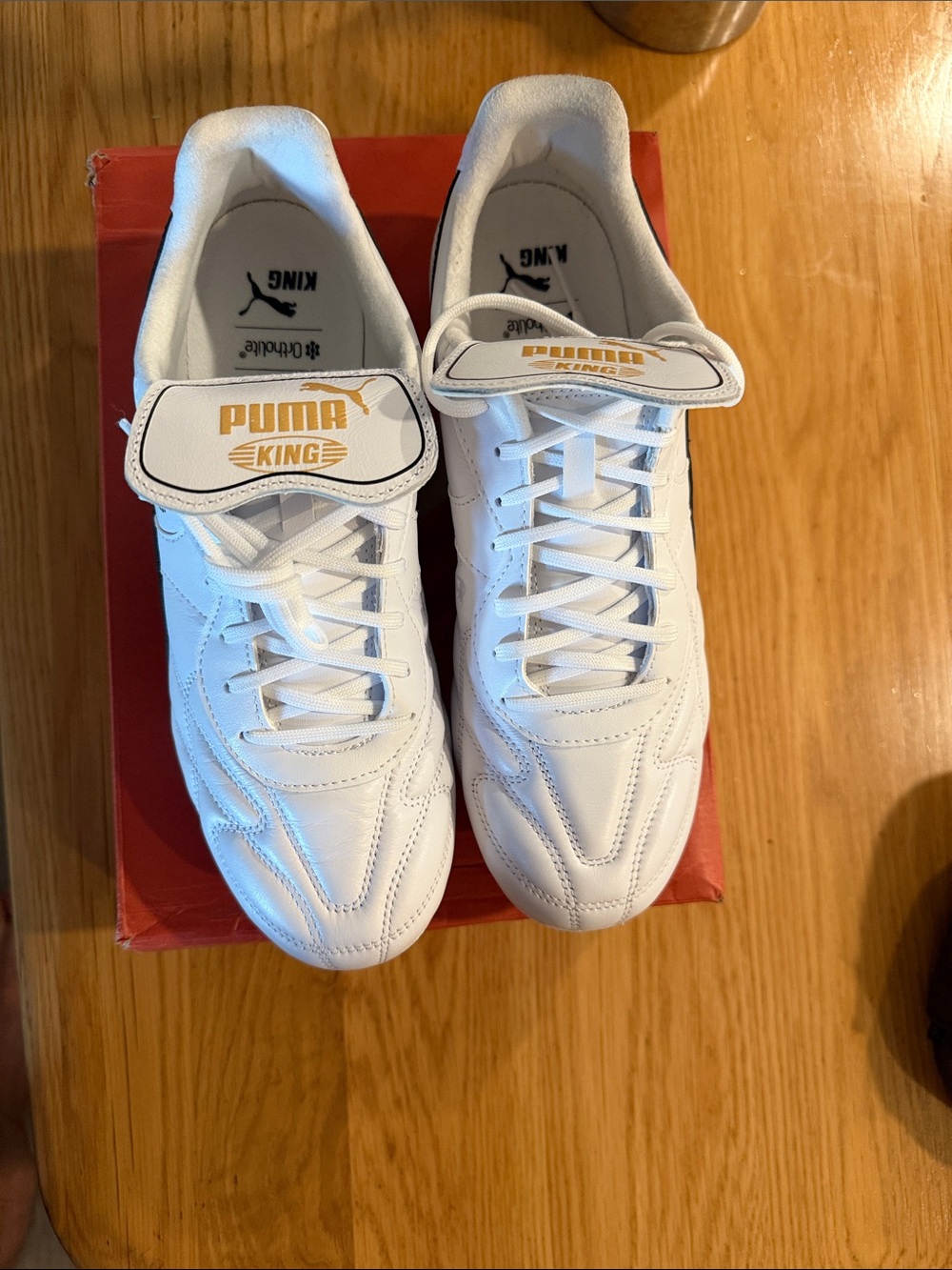 Puma King Top FG/AG firm found Leather Low-Profile Sneakers with Gold Logo